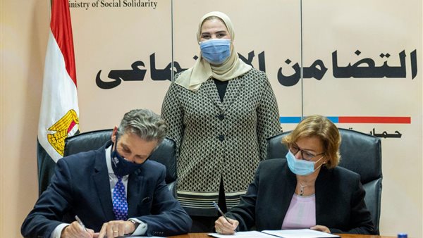 جانب من توقيع البروتوكول