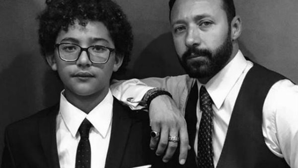 أحمد فهمي وابنه 