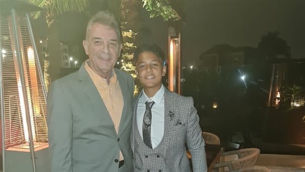 محمود حميدة وحفيده