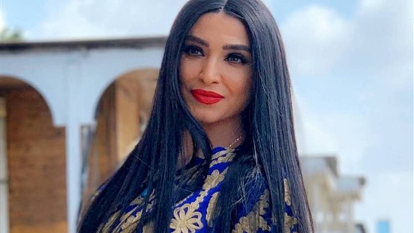 الفنانة روجينا