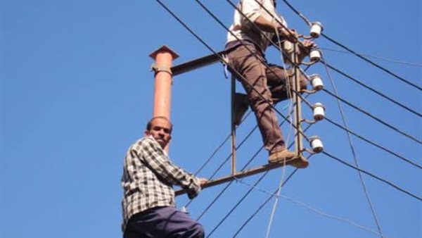 العمال يقومون بأعمال