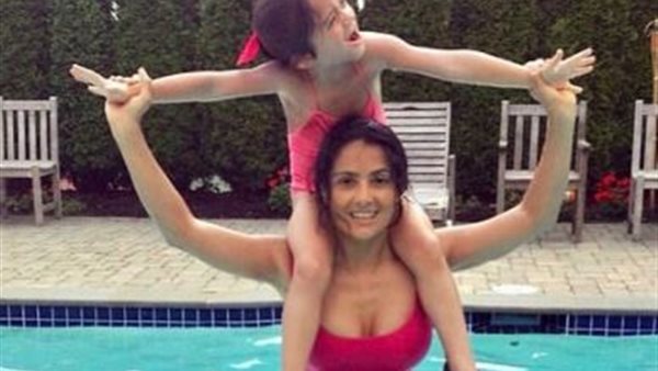 سلمى حايك وابنتها