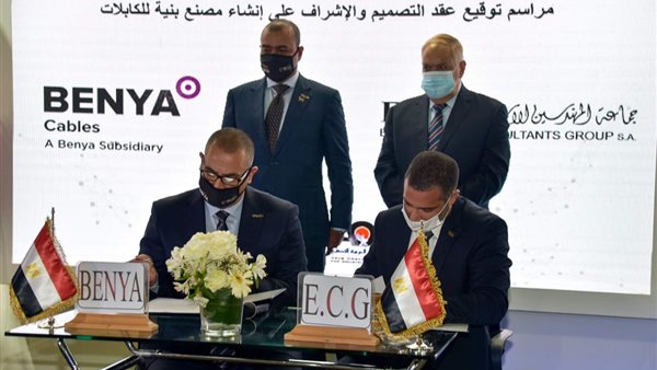 جانب من التوقيع