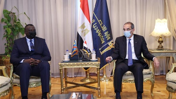 لقاء وزير الاتصالات