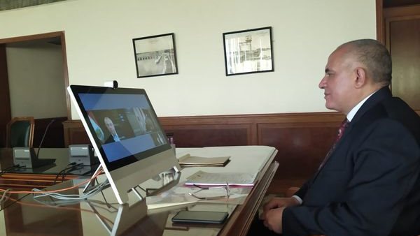 جانب من عقد الدكتور