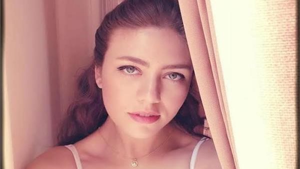 الفنانة رحمة حسن