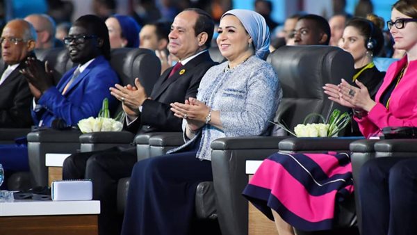 الرئيس السيسي وزوجته