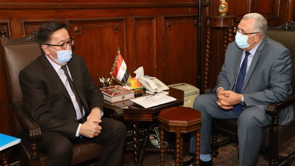 وزير الزراعة وسفير