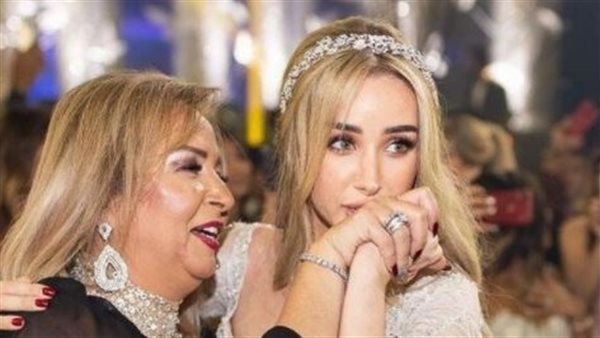 هنا الزاهد ووالدتها