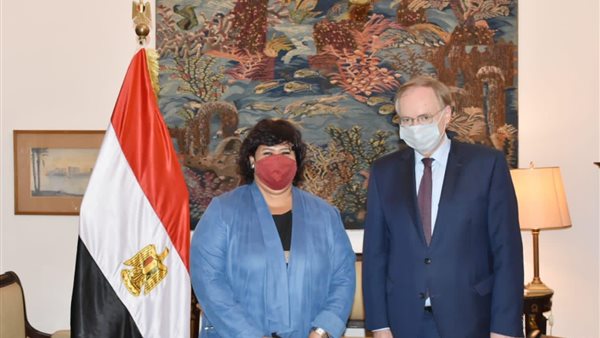 وزيرة الثقافة