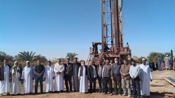 الاحتفال ببدء ضخ