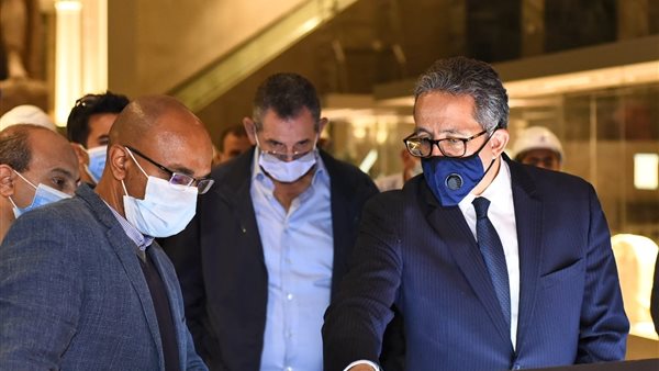 وزير السياحة والآثار