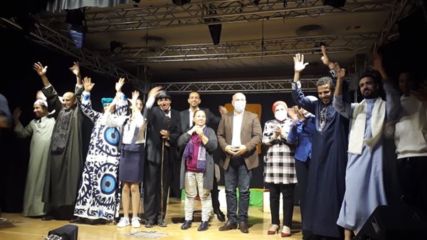 مسرحية مستورة وغندورة