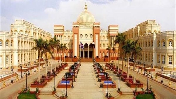  كلية الآداب والإنسانيات