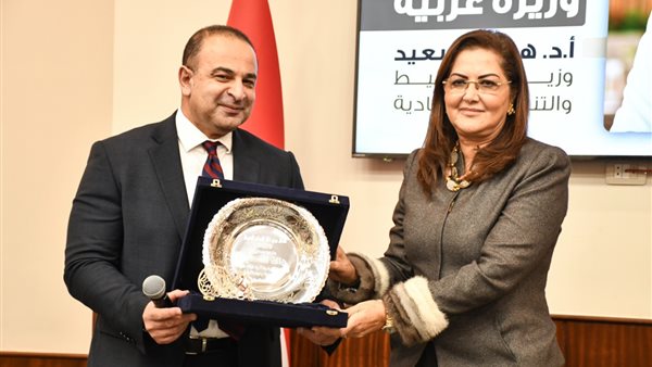 وزيرة التخطيط هالة