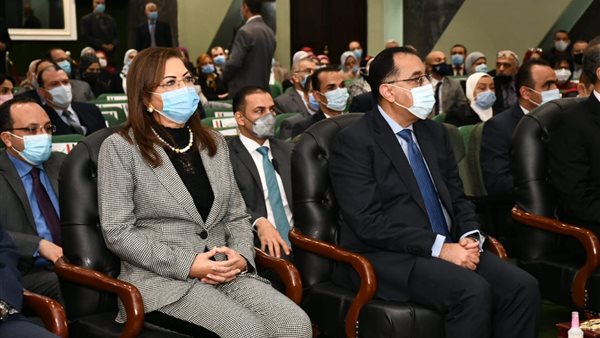 رئيس الوزراء ووزيرة