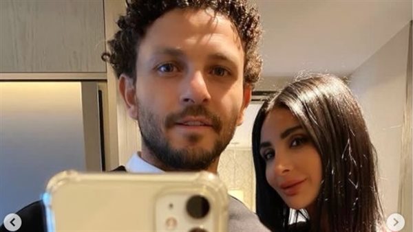 حسام غالي وزوجته