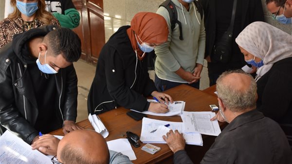 طلاب جامعة عين شمس