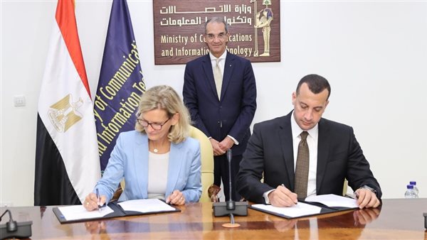 جانب من مراسم التوقيع