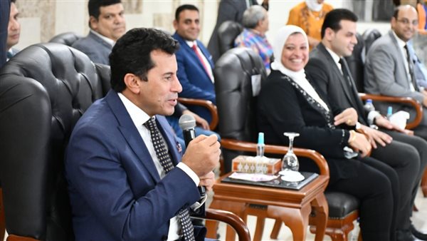 وزير الشباب والرياضة