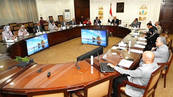 وزير الاسكان خلال