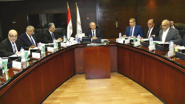 وزير النقل خلال الاجتماع