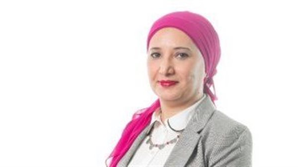 دينا عبدالعزيز 