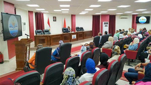 وكيل الوزارة يستعرض