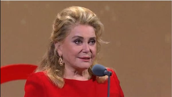 كاثرين دينوف