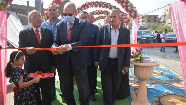 المحافظ أثناء الافتتاح