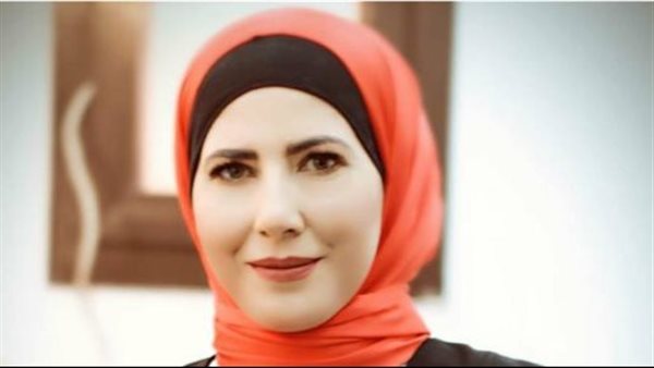  الإعلامية نيفين