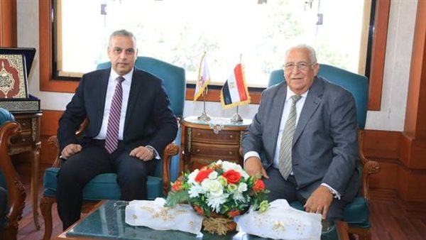 المحافظ ووزير التنمية