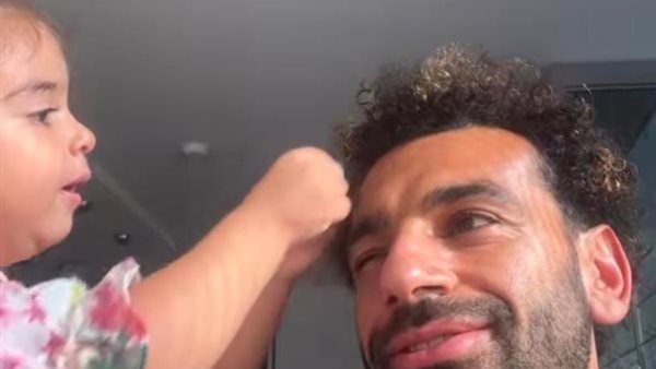 صلاح مع ابنتة