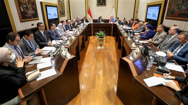 وزير الصحة خلال الاجتماع