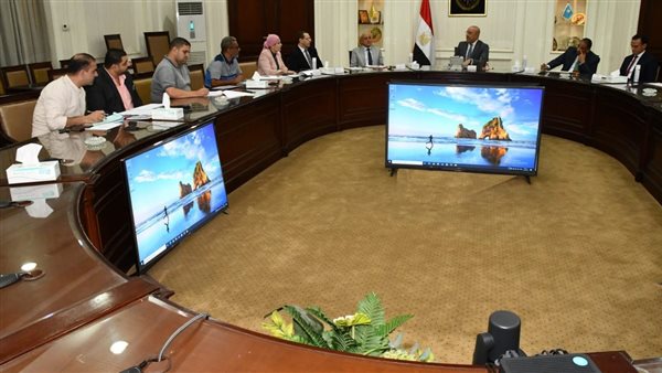 وزير الاسكان خلال