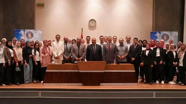 طلاب تجارة القاهرة