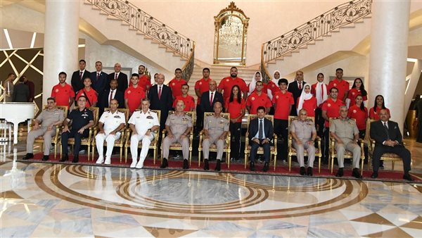 وزير الدفاع يشهد