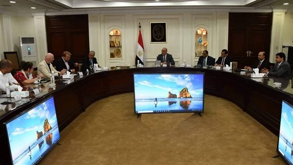 وزير الاسكان خلال