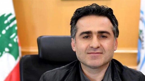  وزير الأشغال علي