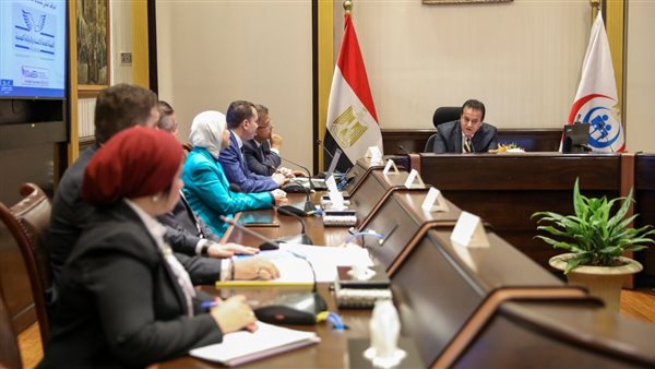 وزير الصحة خلال الاجتماع