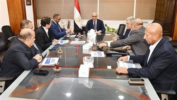 وزير الاسكان خلال