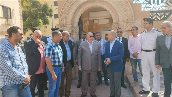 محافظ القاهرة خلال