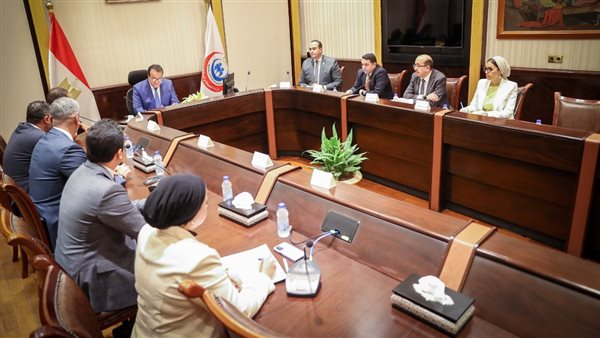 وزير الصحة خلال الاجتماع