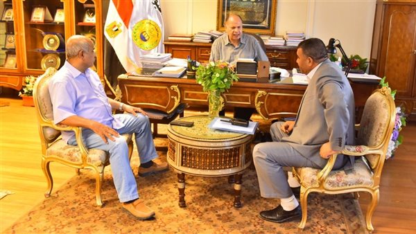 محافظ أسيوط خلال