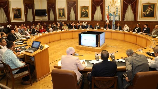 محافظ القاهرة خلال