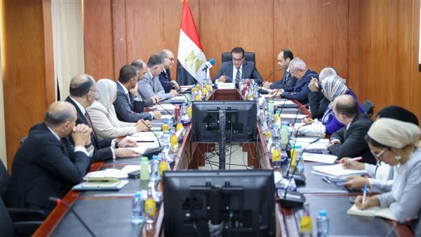 وزير الصحة خلال الاجتماع