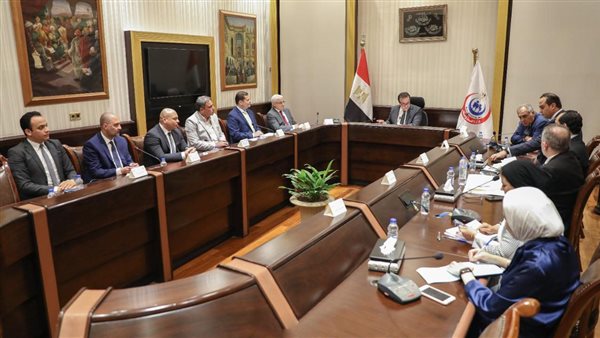 وزير الصحة خلال الاجتماع