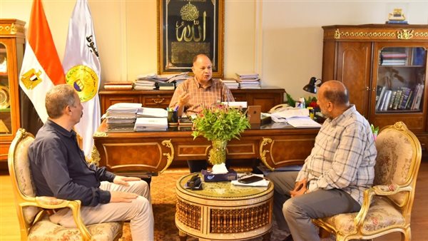 محافظ أسيوط خلال