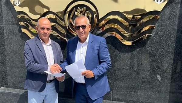 النادي المصري يوقع