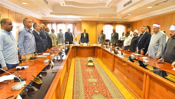 محافظ أسيوط خلال